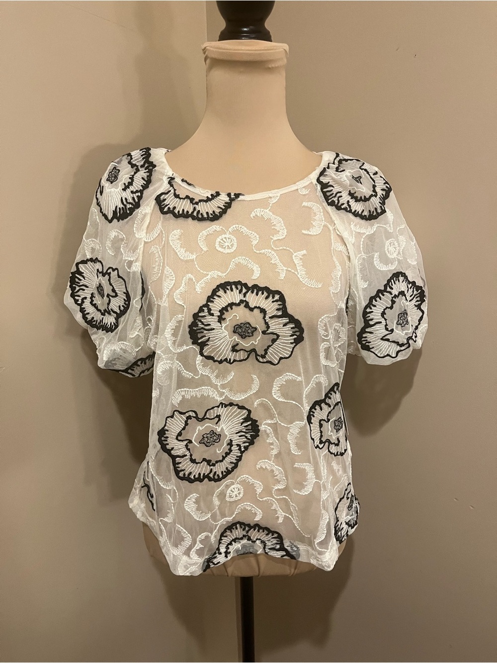 Laundry By Shelli Segal White Sheer Floral Embroidered Blouse Black Flowers, M